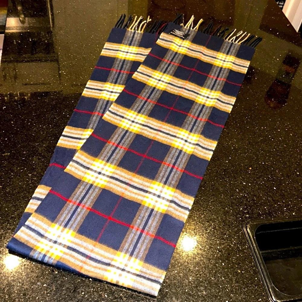 Roundtree & Yorke Plaid scarf